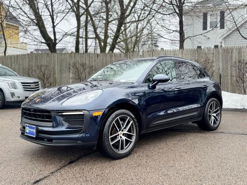 Used 2022 Porsche Macan w/ Premium Package Plus image 2
