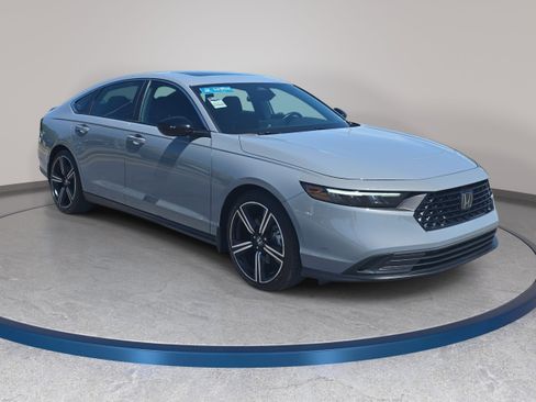 Used 2023 Honda Accord Sport image 3