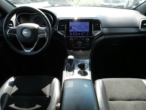 Used 2019 Jeep Grand Cherokee Altitude AWD/4WD image 10