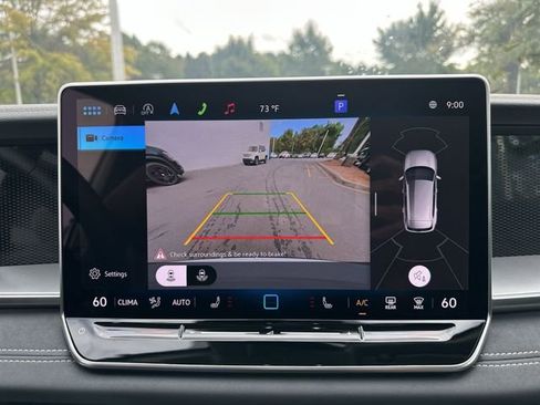 Certified 2025 Volkswagen Tiguan SE FWD image 18