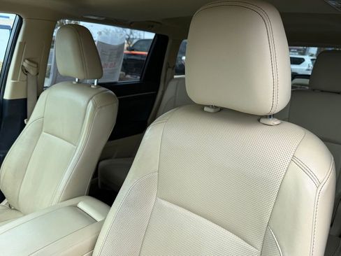 Used 2015 Toyota Highlander Limited w/ Driver Technology Package image 22