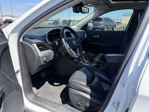 Used 2016 Jeep Cherokee Trailhawk w/ Comfort/Convenience Group AWD/4WD image 8