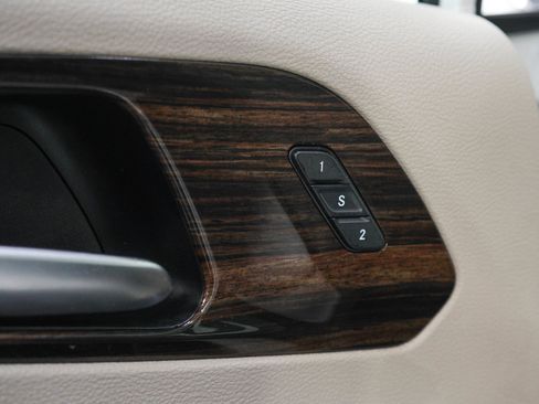 Used 2023 Chrysler Pacifica Limited FWD image 23