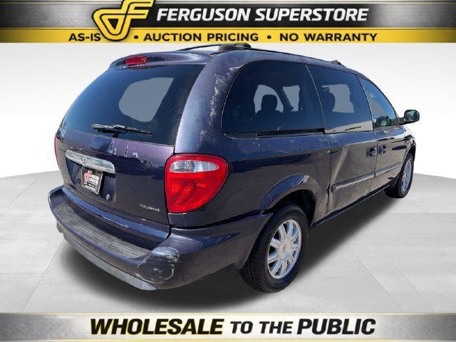 Used 2005 Chrysler Town & Country Touring FWD image 7