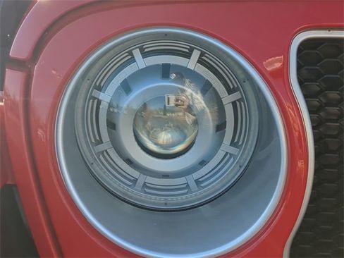 Used 2020 Jeep Wrangler Unlimited Sahara w/ Uconnect 4C Nav & Sound Group image 9