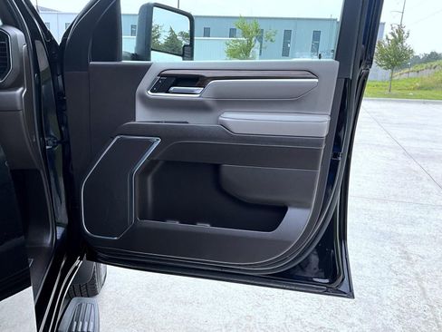 Used 2024 Chevrolet Silverado 2500 LT image 17