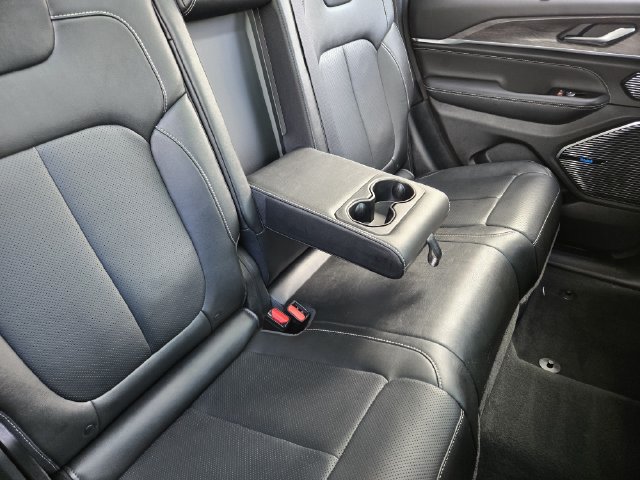 Used 2023 Jeep Grand Cherokee Overland w/ Advanced Protech Group III AWD/4WD image 33