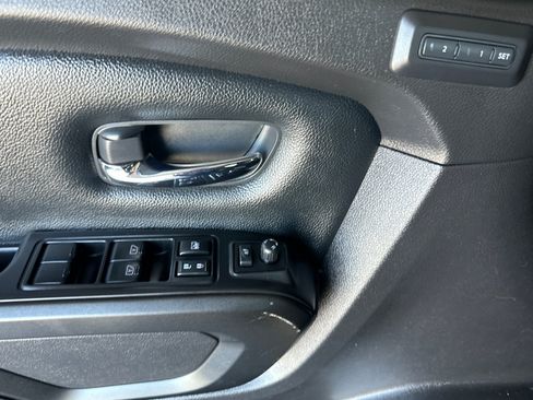 Used 2021 Nissan Titan PRO-4X w/ Pro-4x Convenience Package AWD/4WD image 10