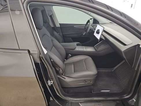 Used 2026 Tesla Model Y Long Range image 8