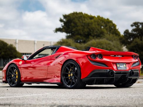 Used 2021 Ferrari F8 Tributo image 31