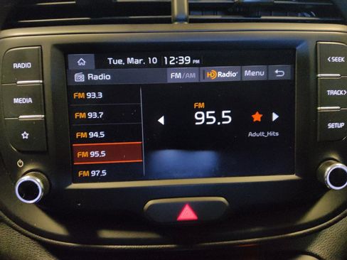Used 2025 Kia Soul LX FWD image 25