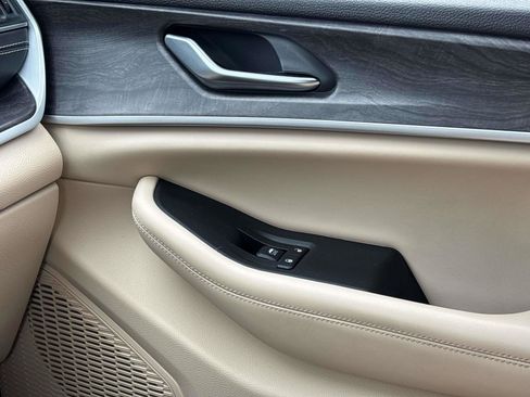 Used 2023 Jeep Grand Cherokee L Limited image 24