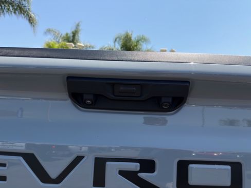 Used 2024 Chevrolet Silverado 1500 ZR2 w/ Technology Package AWD/4WD image 14