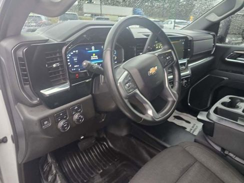 Used 2024 Chevrolet Silverado 3500 LT image 17