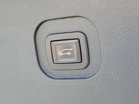 Used 2017 Chevrolet Equinox Premier w/ Enhanced Convenience Package FWD image 33