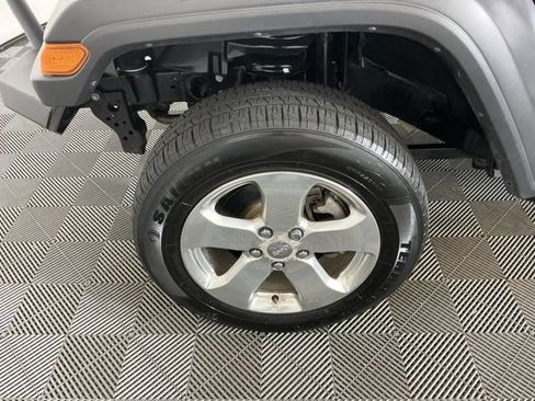 Used 2019 Jeep Wrangler Sport AWD/4WD image 24