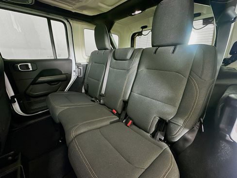 Used 2025 Jeep Wrangler Unlimited Sahara AWD/4WD image 26