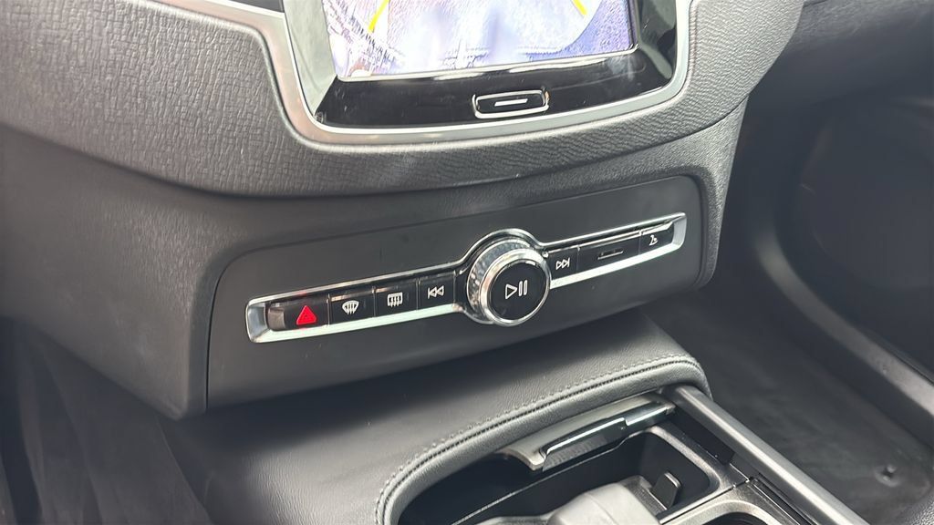 Certified 2024 Volvo XC90 B5 Core w/ Climate Package AWD/4WD image 22