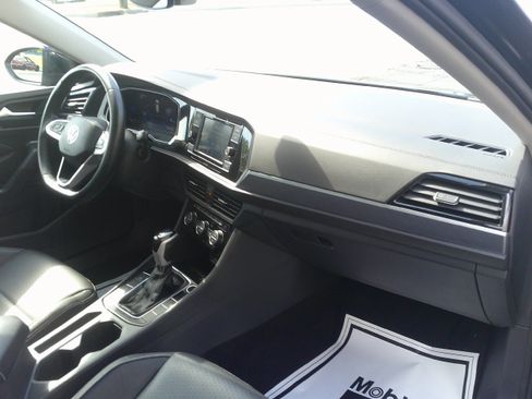 Used 2024 Volkswagen Jetta SE FWD image 29