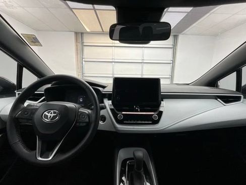 Used 2025 Toyota Corolla SE FWD image 2
