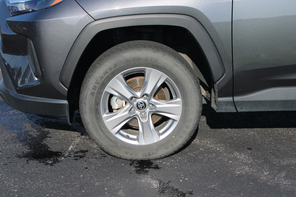Used 2025 Toyota RAV4 XLE FWD image 5