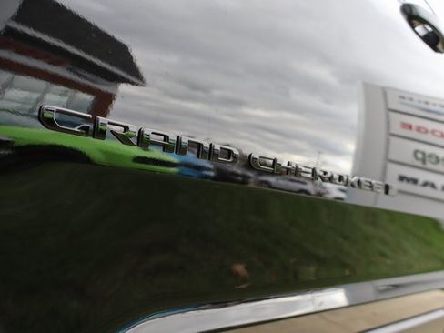 New 2025 Jeep Grand Cherokee Altitude image 7