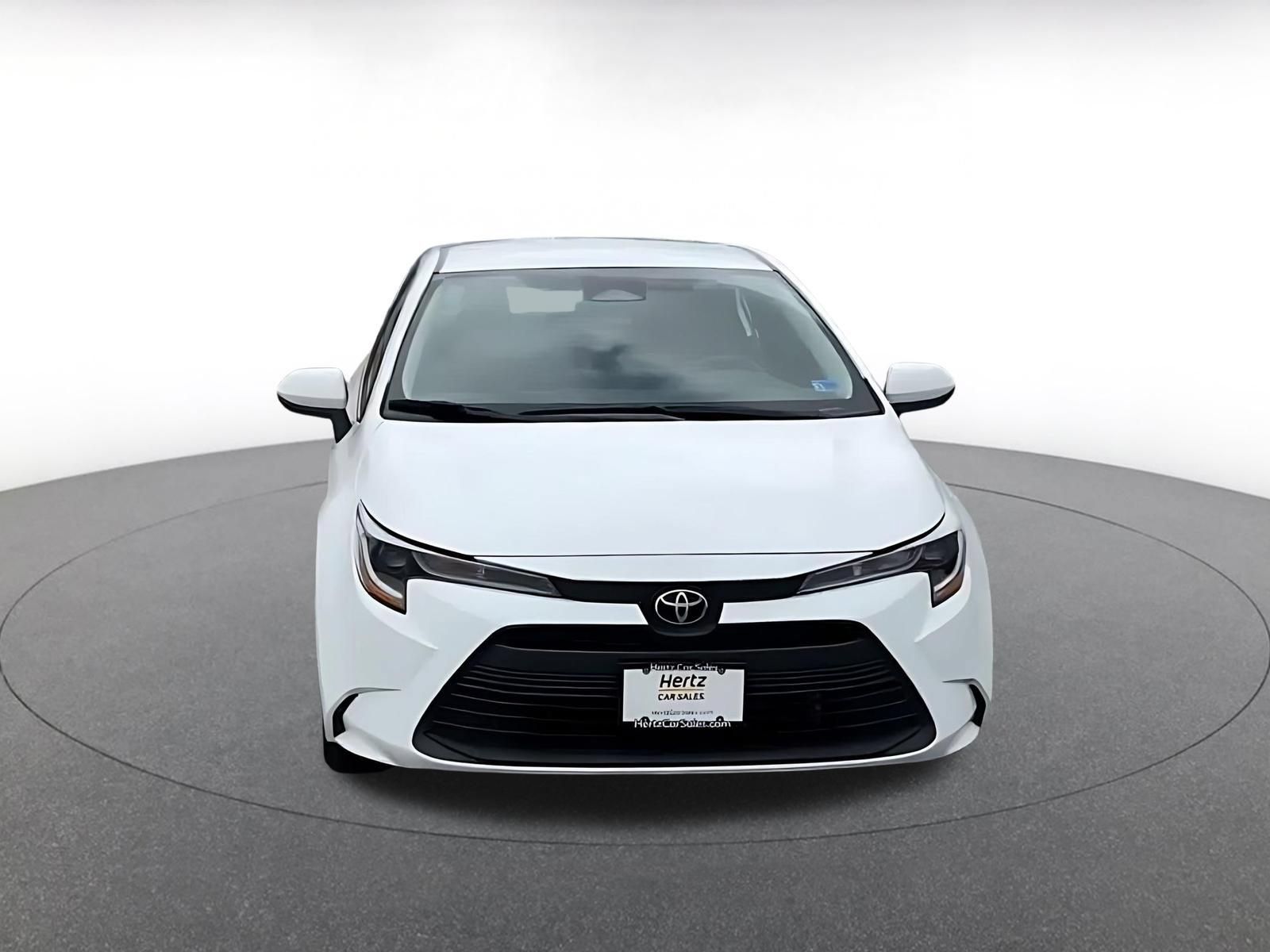 Used 2025 Toyota Corolla LE FWD image 4
