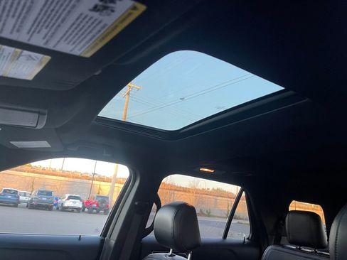 Used 2017 Ford Explorer Sport image 9