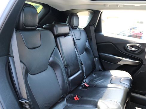 Used 2020 Jeep Cherokee Limited image 50