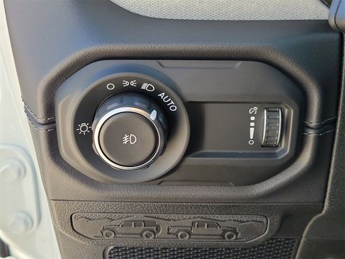 Used 2025 Jeep Wrangler Sahara w/ Safety Group image 27