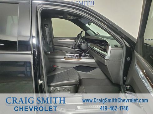 Used 2025 Cadillac Escalade Sport Platinum w/ LPO, Floor Liner Package AWD/4WD image 22