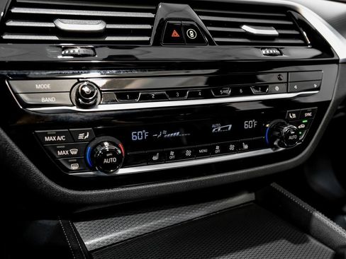 Used 2023 BMW M550i xDrive image 27