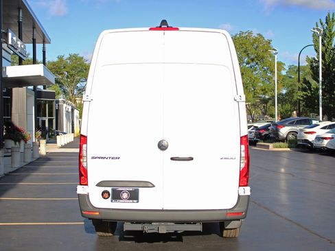 Used 2025 Mercedes-Benz Sprinter 2500 image 4