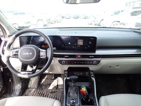 Certified 2025 Kia Sorento EX image 10