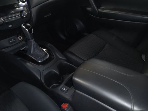 Used 2020 Nissan Rogue SV FWD image 26