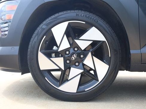 Used 2024 Hyundai Kona Limited FWD image 7