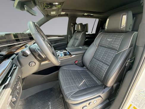 Used 2025 Cadillac Escalade ESV Sport Platinum AWD/4WD image 30