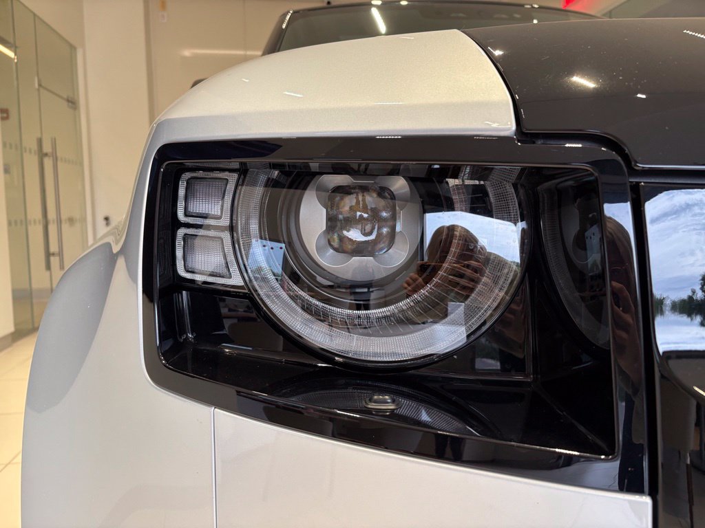Used 2024 Land Rover Defender 110 X AWD/4WD image 9