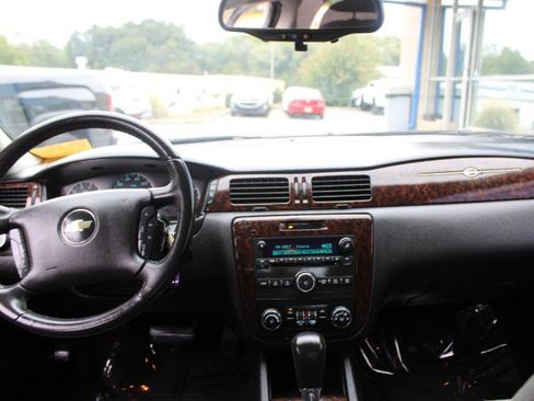 Used 2014 Chevrolet Impala LT image 9