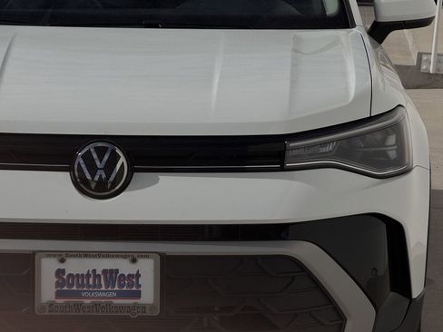 Used 2025 Volkswagen Taos SE image 7