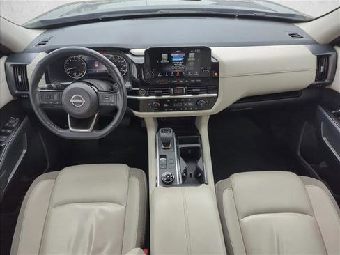 Used 2023 Nissan Pathfinder SL image 17