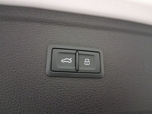 Used 2022 Audi Q5 e Premium w/ Convenience Package image 27