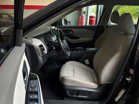 Used 2025 Nissan Rogue SV FWD image 10
