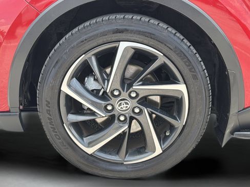 Used 2020 Toyota C-HR Limited FWD image 32