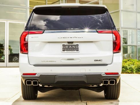 Used 2025 GMC Yukon XL Denali Ultimate AWD/4WD image 11