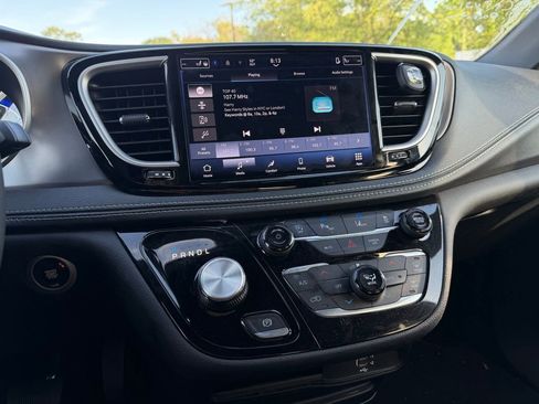 Used 2026 Chrysler Pacifica Select FWD image 17