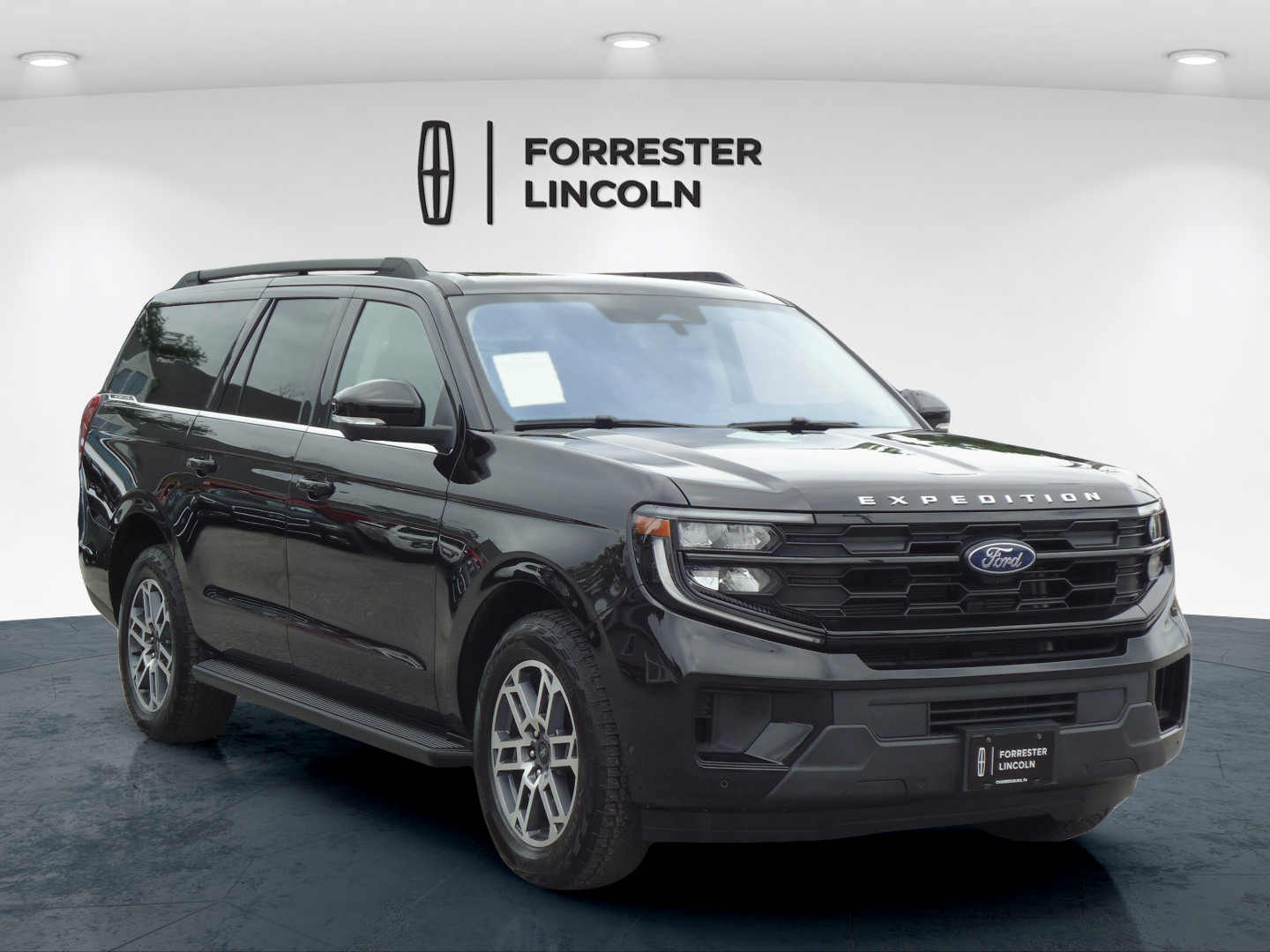 Used 2025 Ford Expedition Max Active AWD/4WD image 1