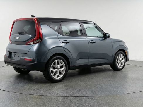 Used 2025 Kia Soul LX w/ LX Technology Package FWD image 9