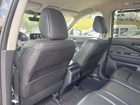 Used 2024 Nissan Pathfinder SL w/ Cargo Package FWD image 25