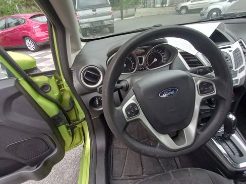 Used 2013 Ford Fiesta SE image 9